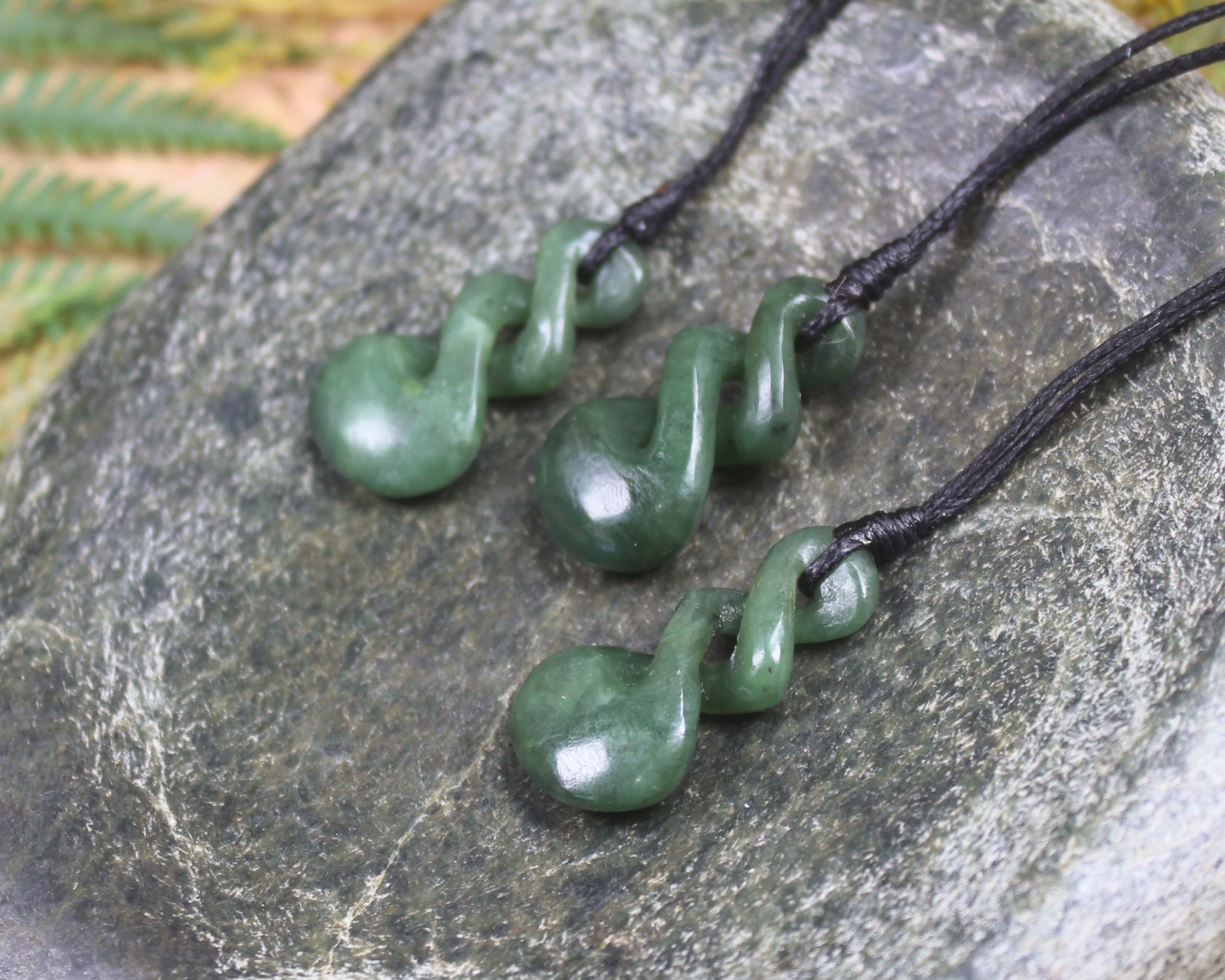 Twist or Pikorua Pendant carved from Hapopo Pounamu - NZ Greenstone