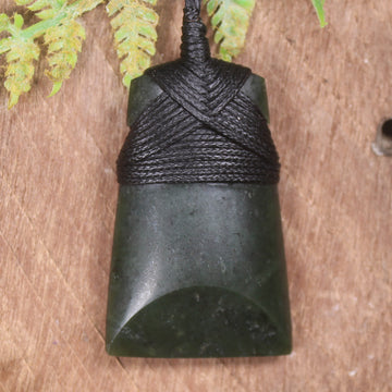 Rimu Pounamu Toki Pendant - NZ Greenstone