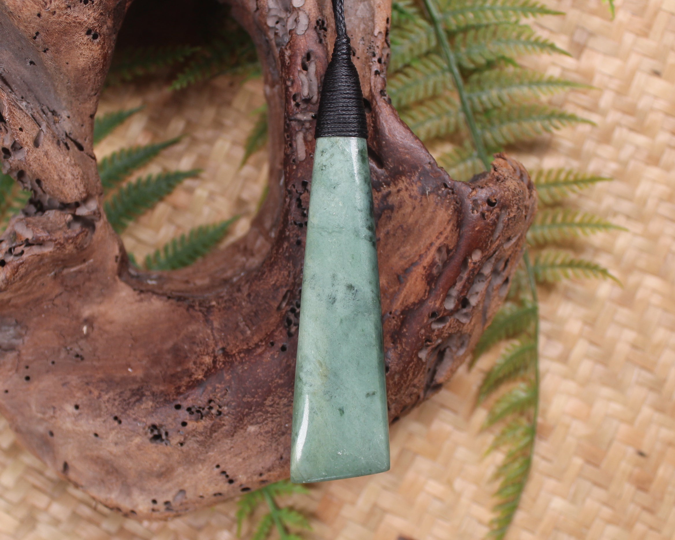 Kawakawa Pounamu Toki