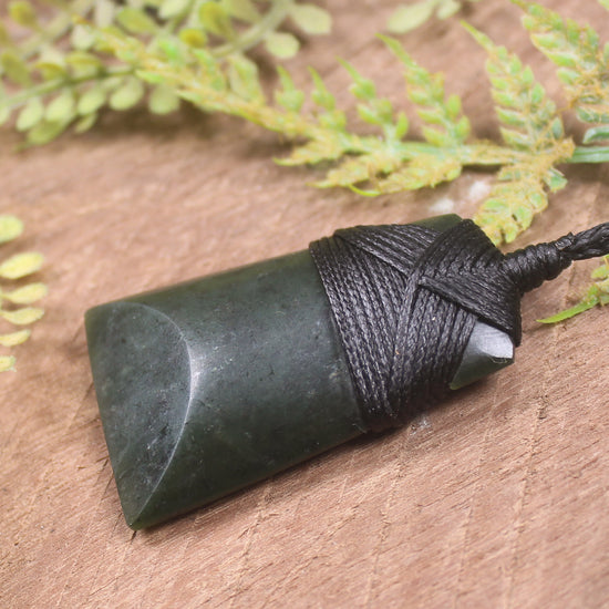 Rimu Pounamu Toki Pendant - NZ Greenstone