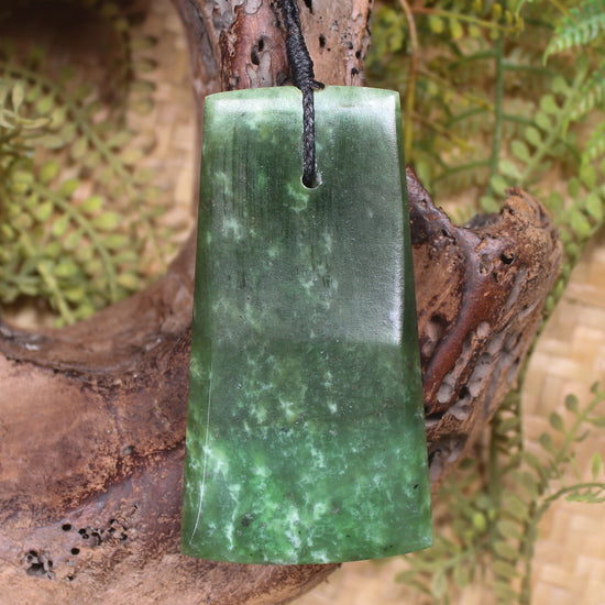 Hapopo Pounamu Toki - NZ Greenstone
