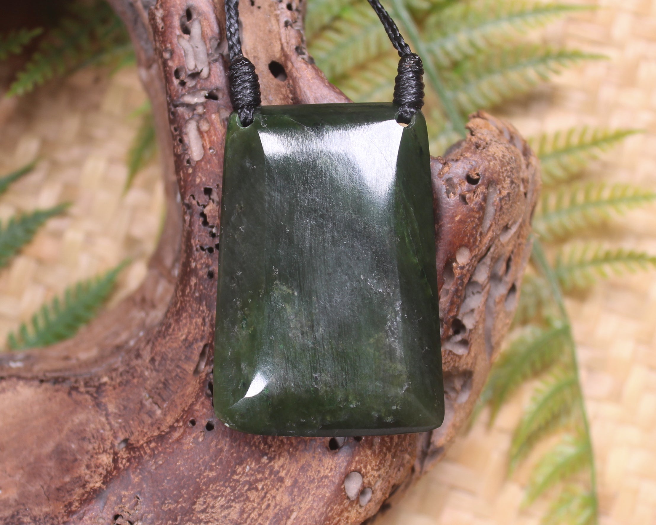 Kawakawa Pounamu Toki