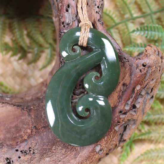 Hammerhead pendant carved from Inanga Pounamu - NZ Greenstone
