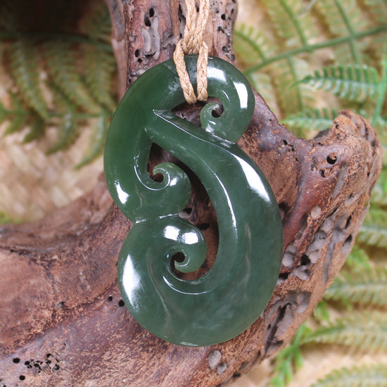 Hammerhead pendant carved from Inanga Pounamu - NZ Greenstone
