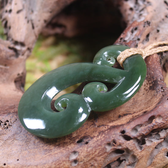 Hammerhead pendant carved from Inanga Pounamu - NZ Greenstone