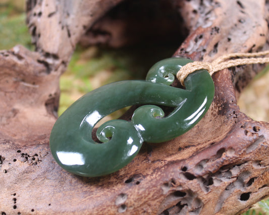 Hammerhead pendant carved from Inanga Pounamu - NZ Greenstone