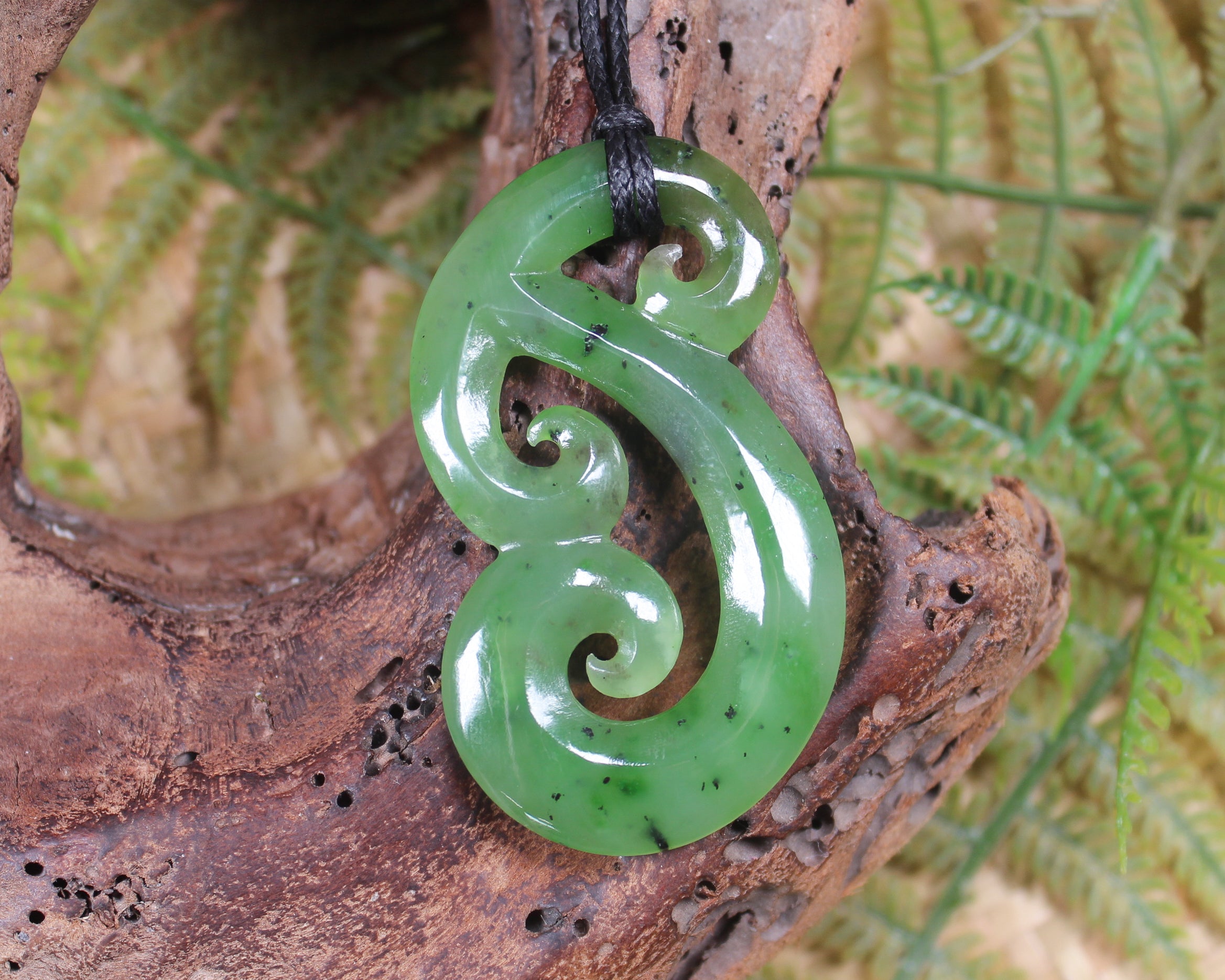 Hammerhead pendant carved from Hapopo Pounamu - NZ Greenstone