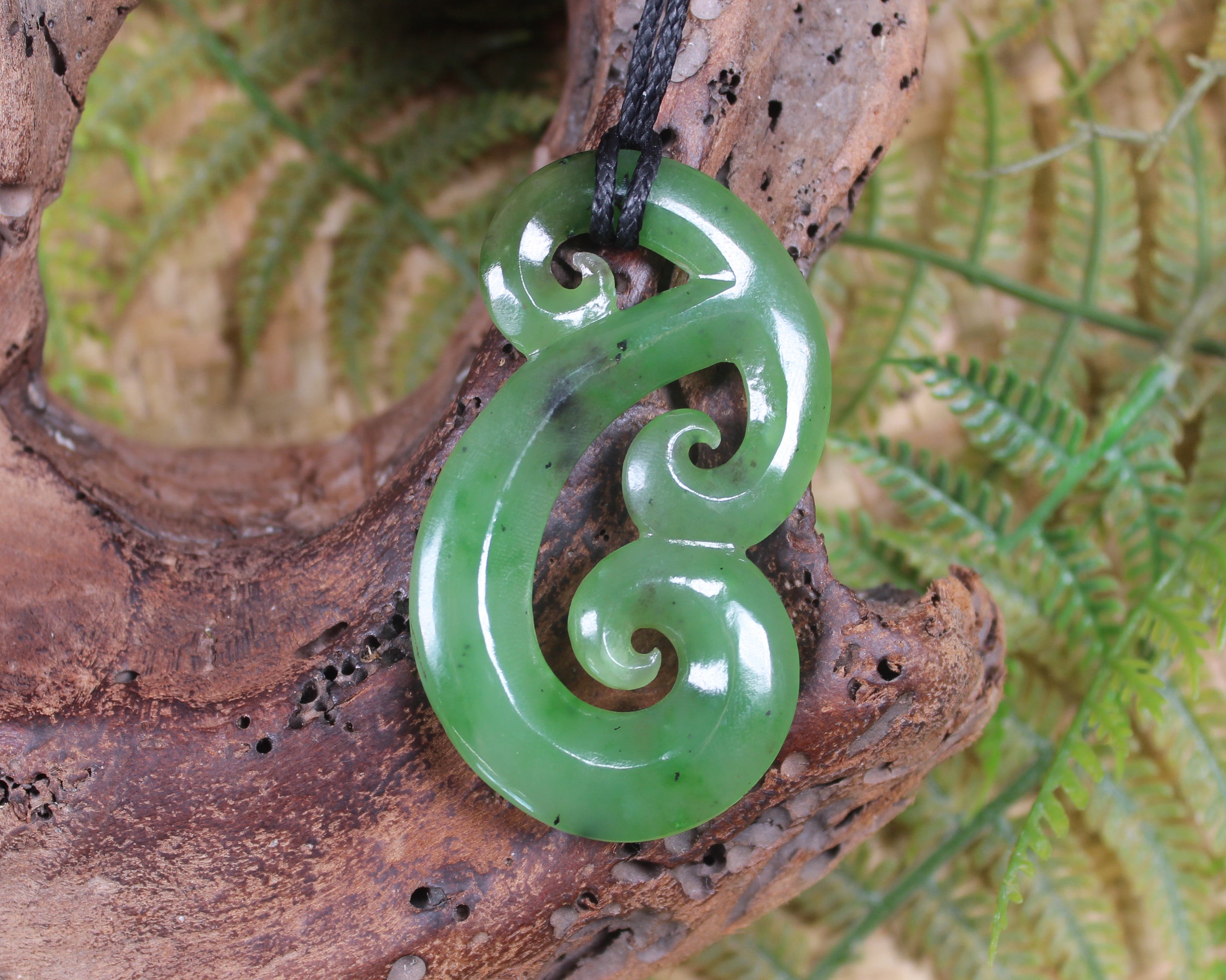 Hammerhead pendant carved from Hapopo Pounamu - NZ Greenstone