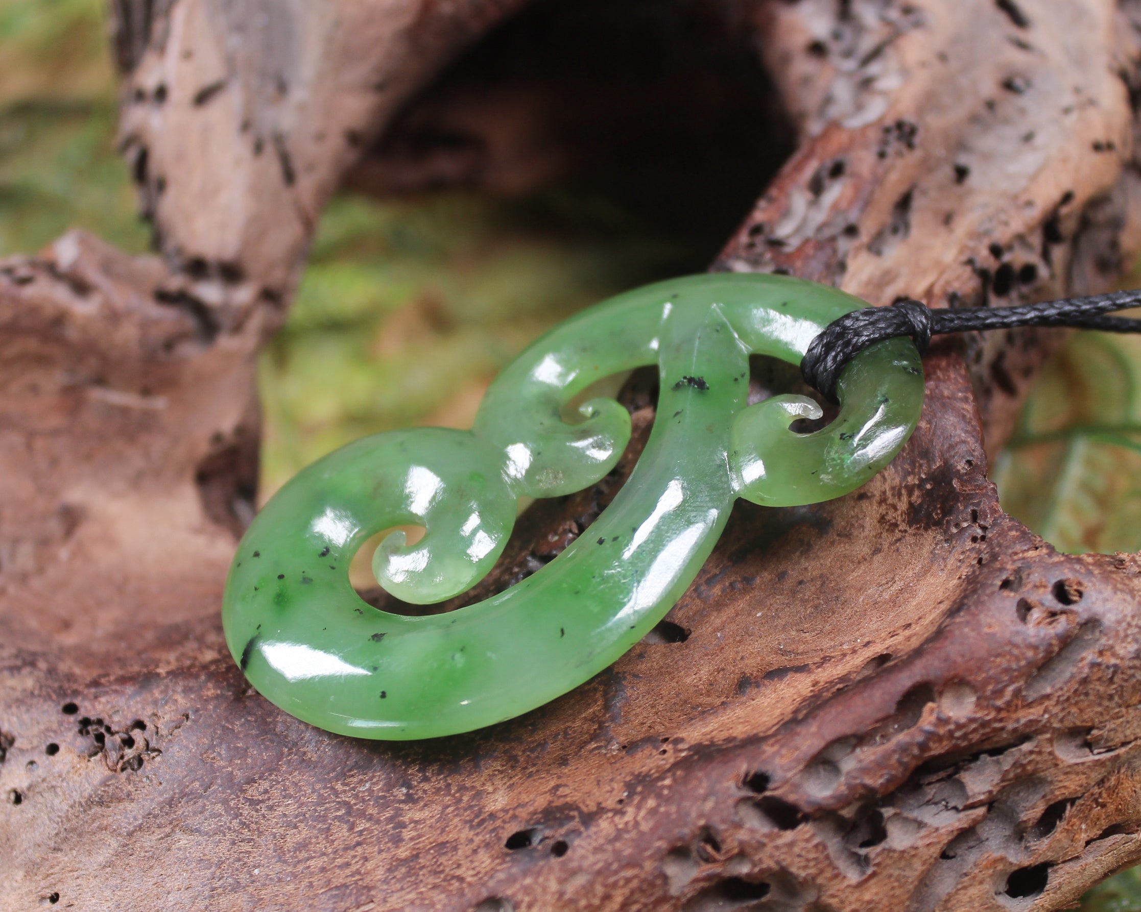 Hammerhead pendant carved from Hapopo Pounamu - NZ Greenstone