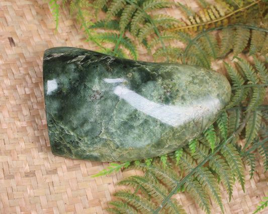 Freeform Pounamu Sculpture - Flower Jade Pounamu - NZ Greenstone