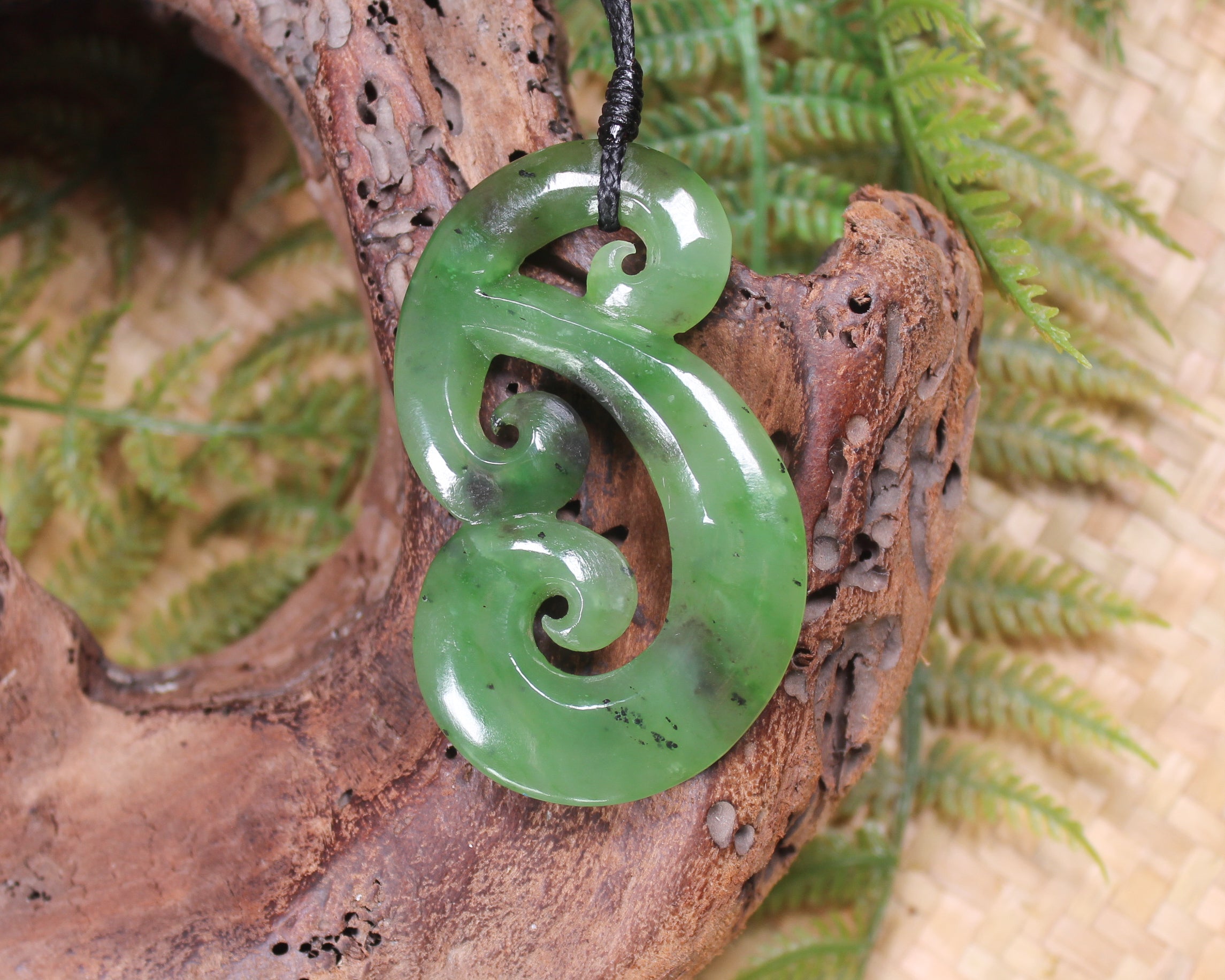 Hammerhead pendant carved from Hapopo Pounamu - NZ Greenstone