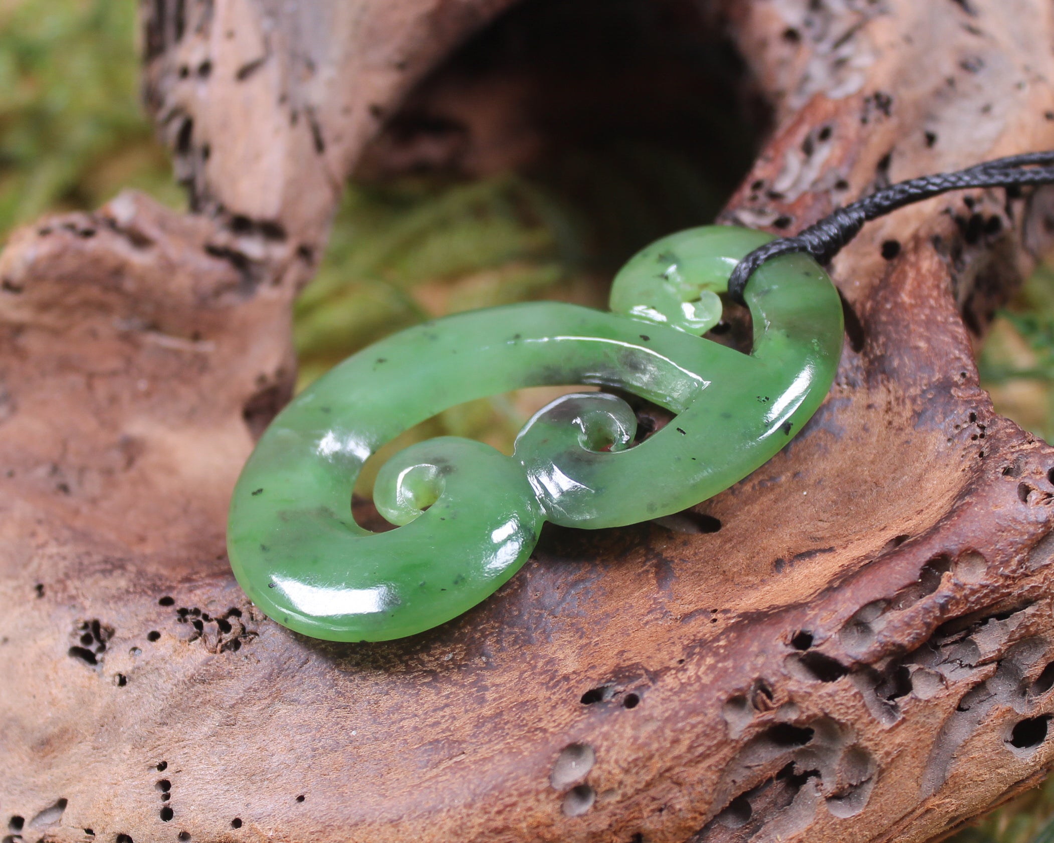 Hammerhead pendant carved from Hapopo Pounamu - NZ Greenstone