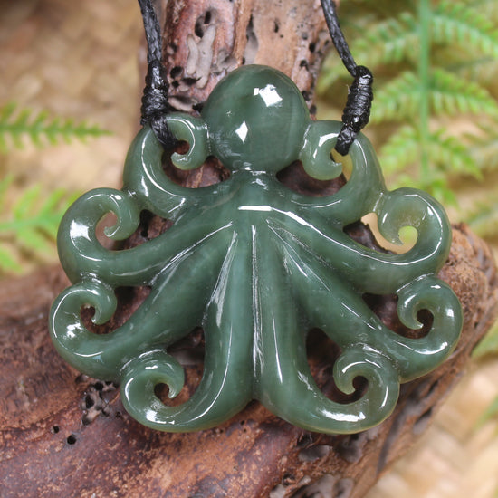 Te Wheke or Octopus Pendant carved from Inanga Pounamu - NZ Greenstone