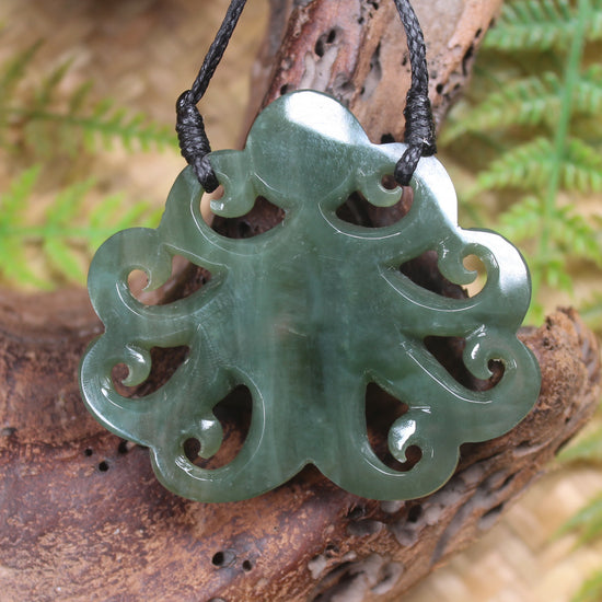 Te Wheke or Octopus Pendant carved from Inanga Pounamu - NZ Greenstone