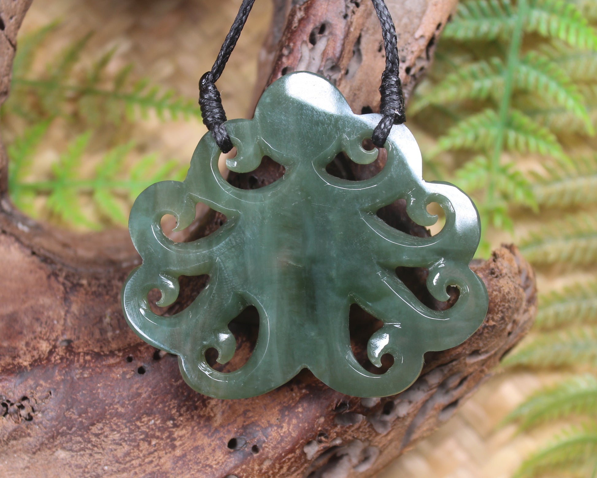 Te Wheke or Octopus Pendant carved from Inanga Pounamu - NZ Greenstone