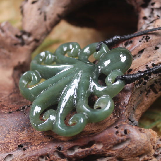 Te Wheke or Octopus Pendant carved from Inanga Pounamu - NZ Greenstone