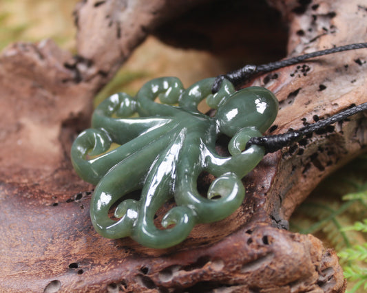 Te Wheke or Octopus Pendant carved from Inanga Pounamu - NZ Greenstone
