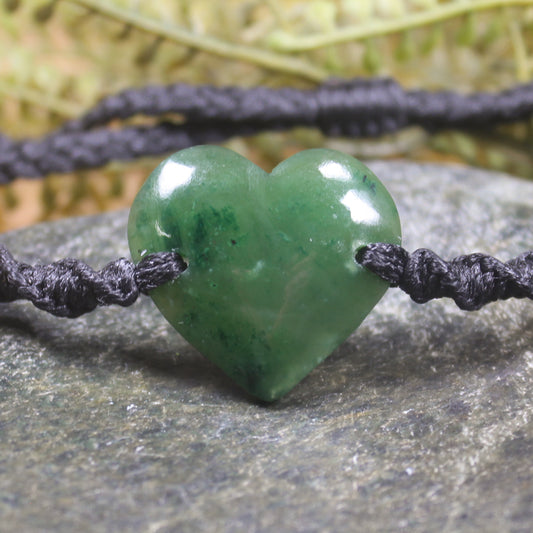 Adjustable cord bracelet with Kawakawa Pounamu