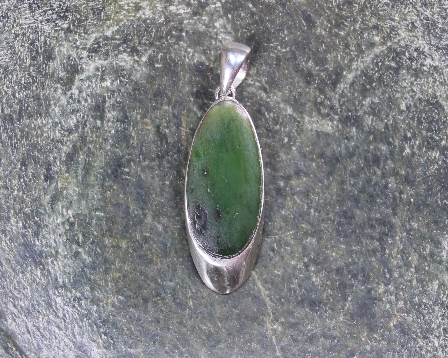 Hapopo Pounamu pendant set in Sterling Silver - NZ Greenstone