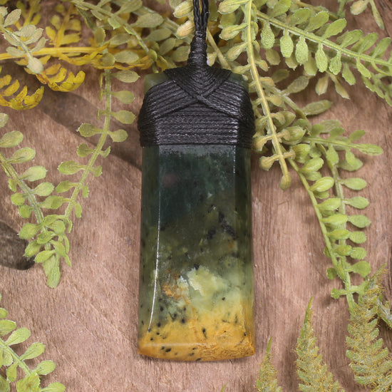 Flower Jade Pounamu Toki Pendant - NZ Greenstone