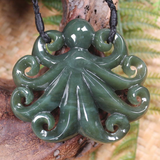 Te Wheke or Octopus Pendant carved from Inanga Pounamu - NZ Greenstone