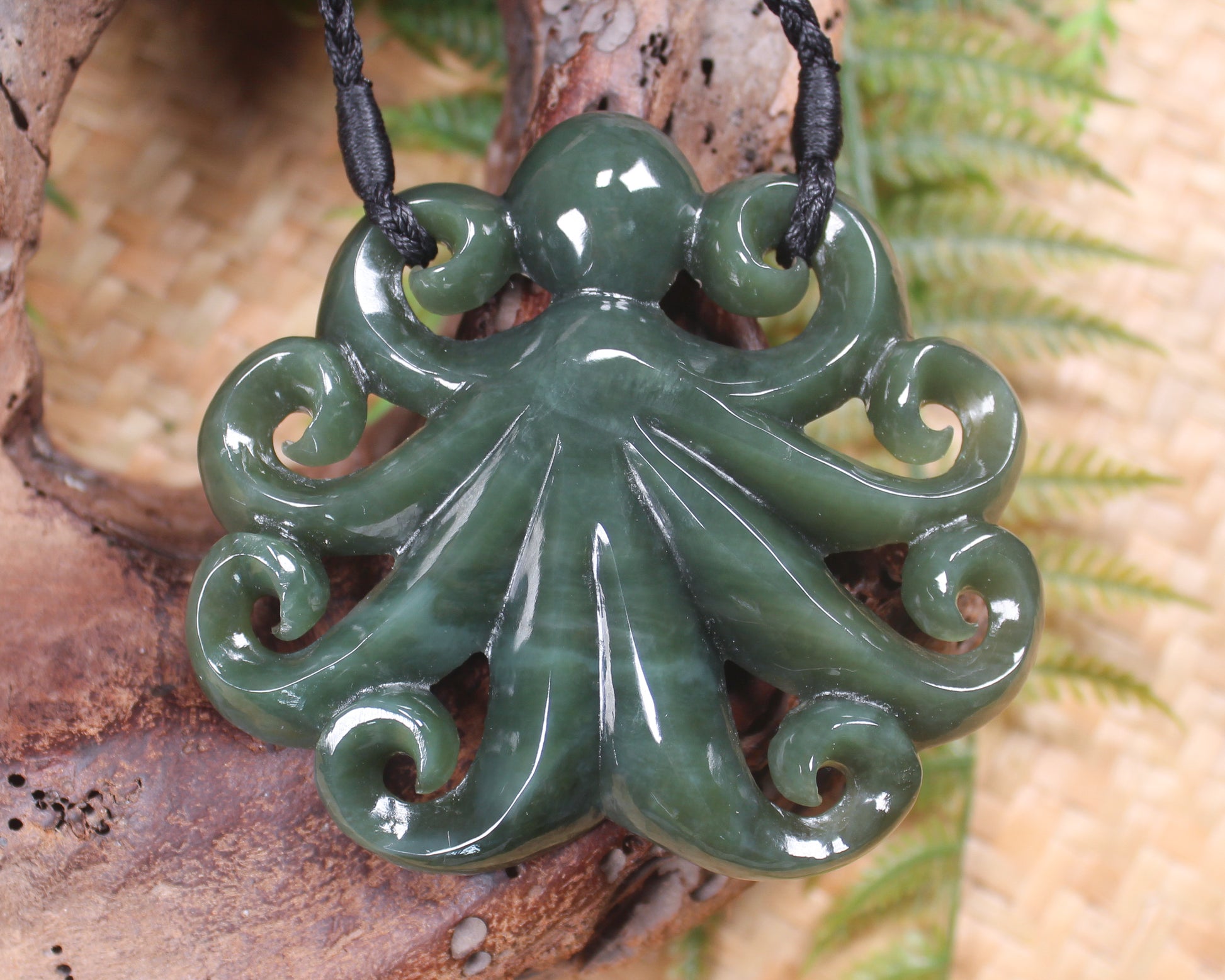 Te Wheke or Octopus Pendant carved from Inanga Pounamu - NZ Greenstone
