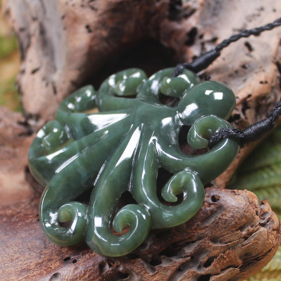 Te Wheke or Octopus Pendant carved from Inanga Pounamu - NZ Greenstone