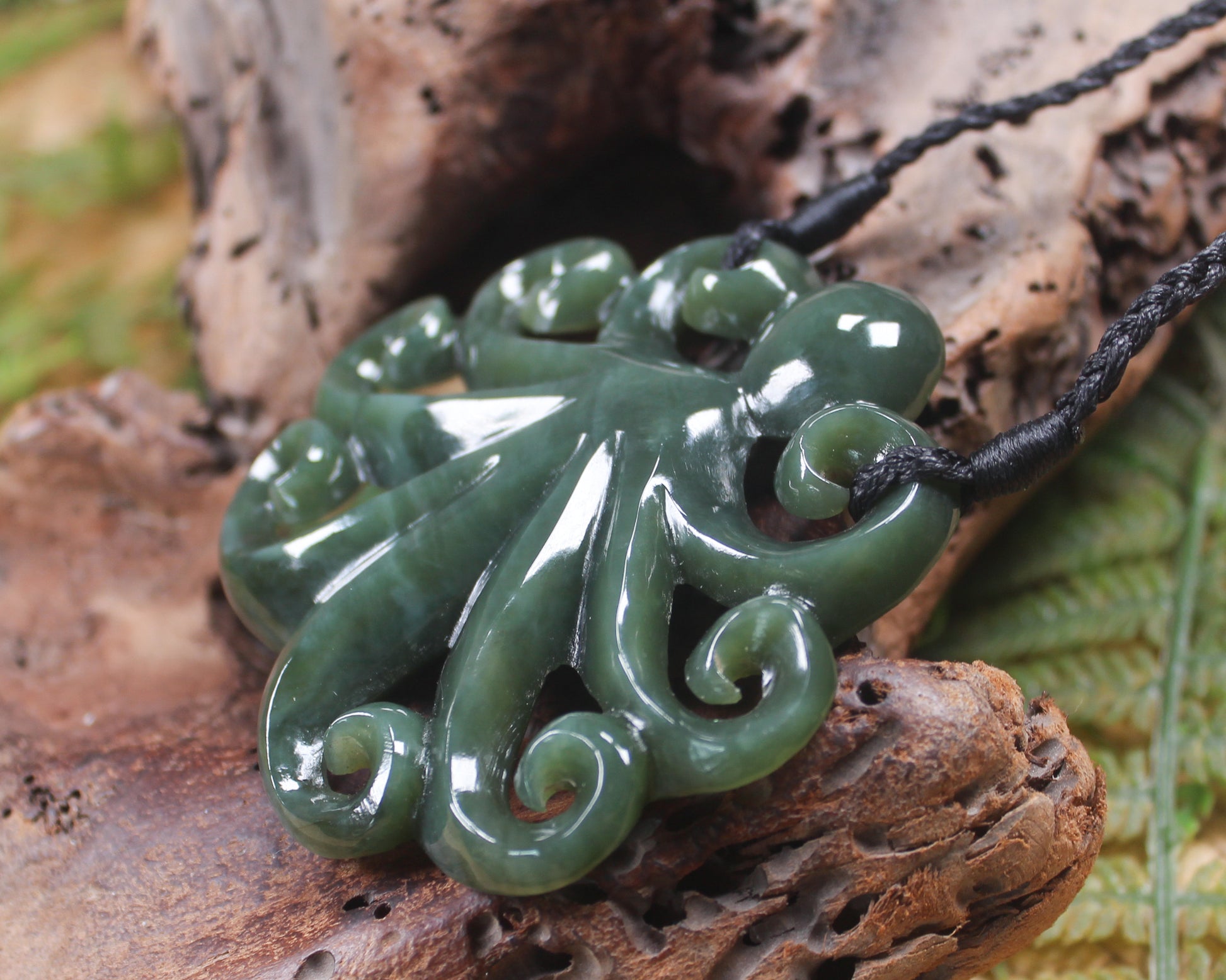 Te Wheke or Octopus Pendant carved from Inanga Pounamu - NZ Greenstone