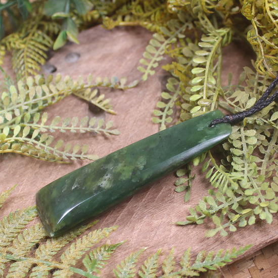 Hapopo Pounamu Toki - NZ Greenstone