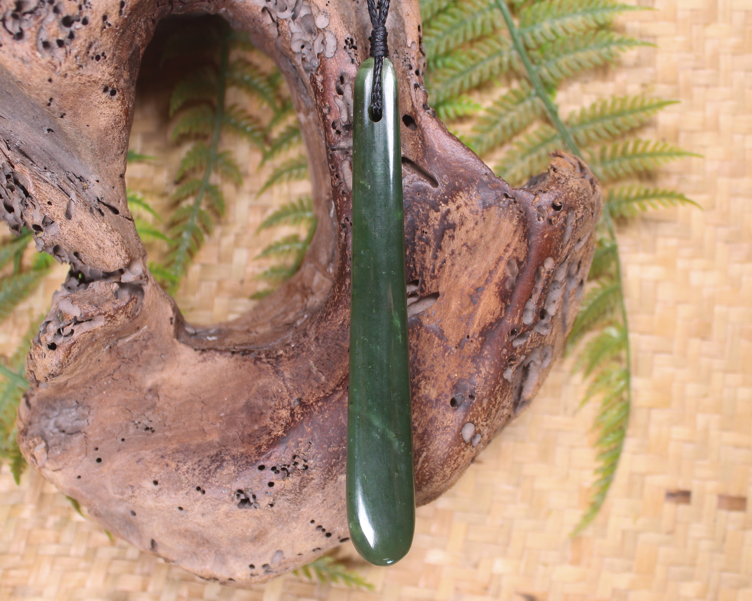 Kawakawa Pounamu Roimata Pendant - NZ Greenstone
