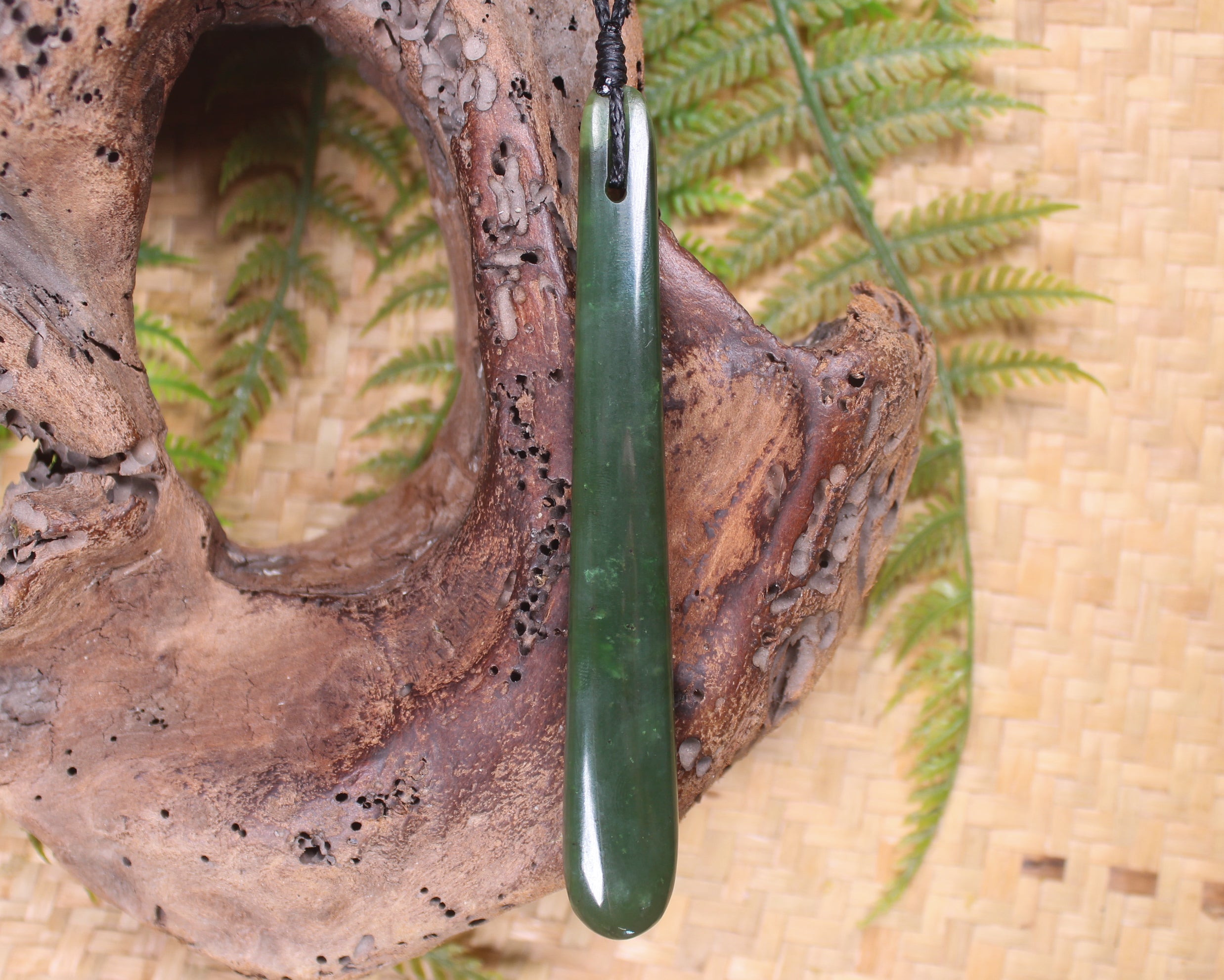 Kawakawa Pounamu Roimata Pendant - NZ Greenstone