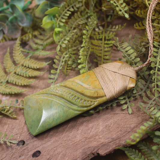 Flower Jade Pounamu Toki Pendant - NZ Greenstone