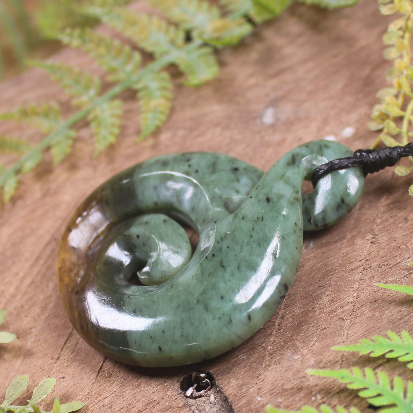 Twist or Pikorua carved from Flower Jade Pounamu - NZ Greenstone
