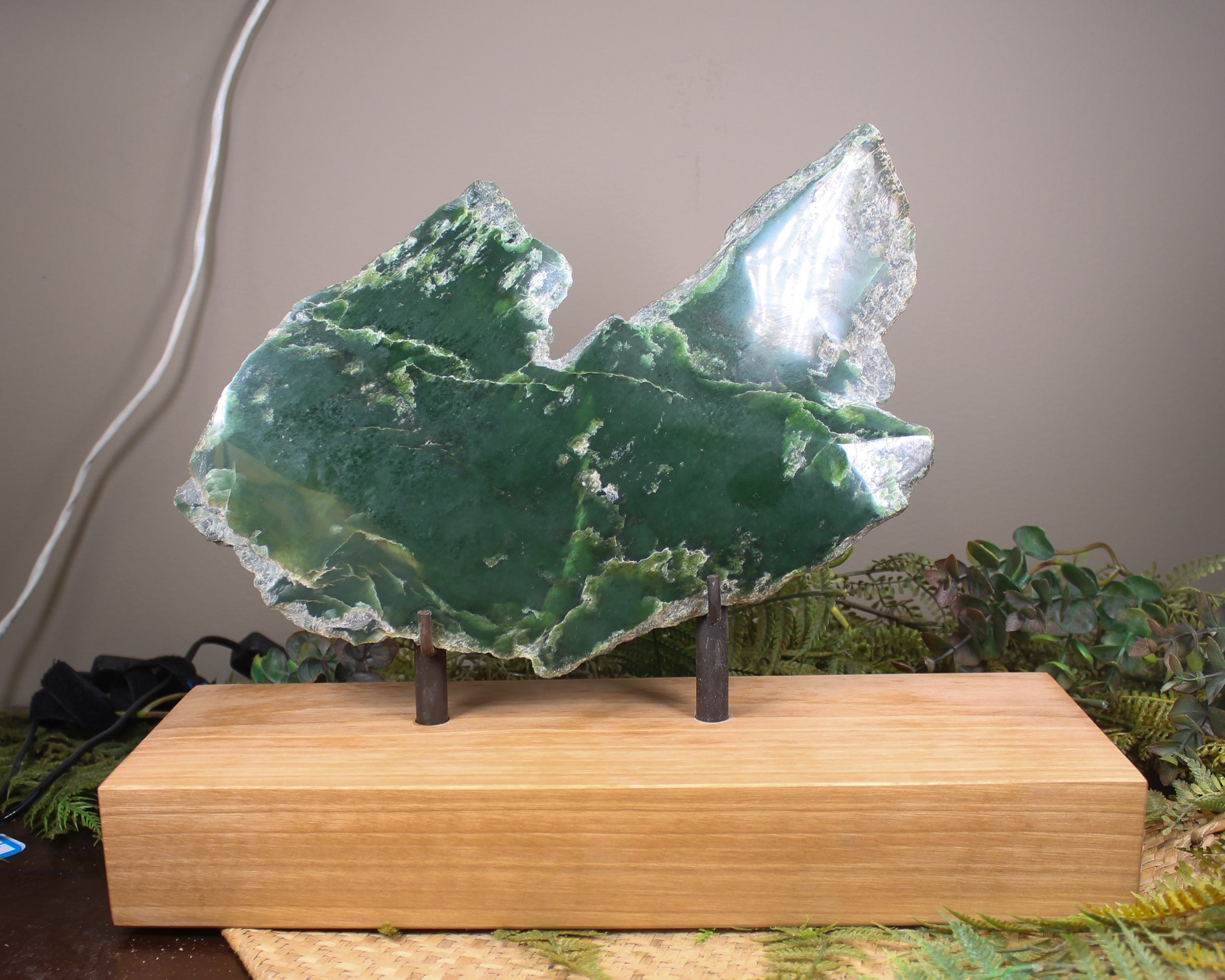 NEW ZEALAND GREENSTONE DOUBLE TWIST SCULPTURE - Rimu Pounamu - H527 ...