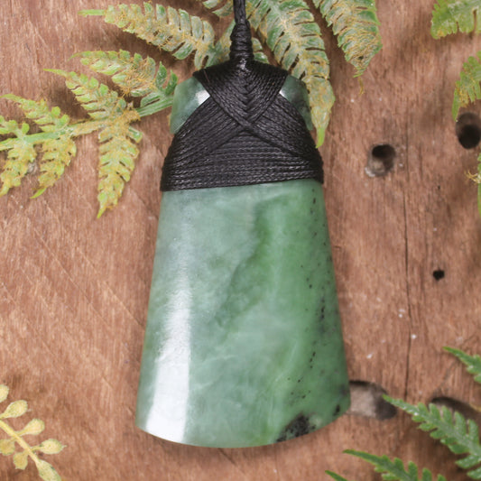 Hapopo Pounamu Toki - NZ Greenstone
