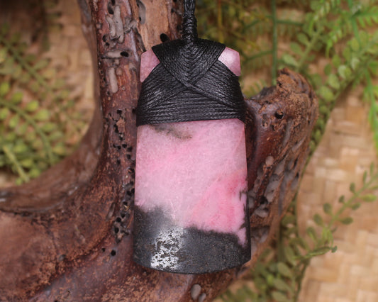 NZ Rhodonite Toki