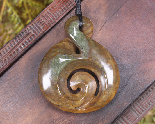 Flower Jade Koru Twist Pounamu - NZ Greenstone