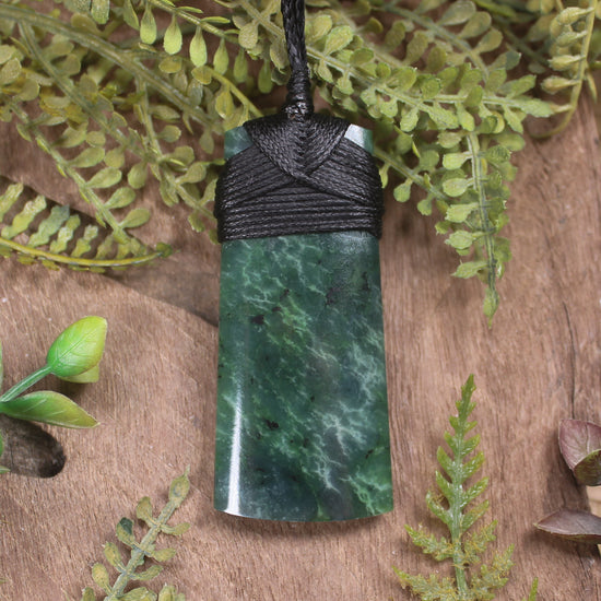 Kawakawa Pounamu Toki