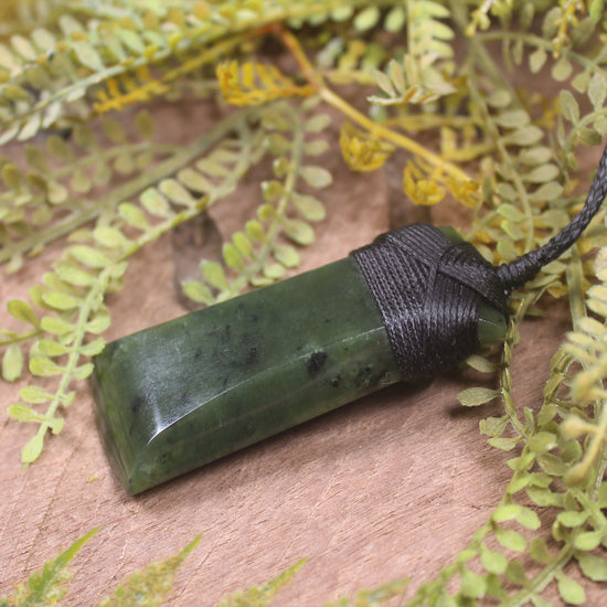 Rimu Pounamu Toki Pendant - NZ Greenstone