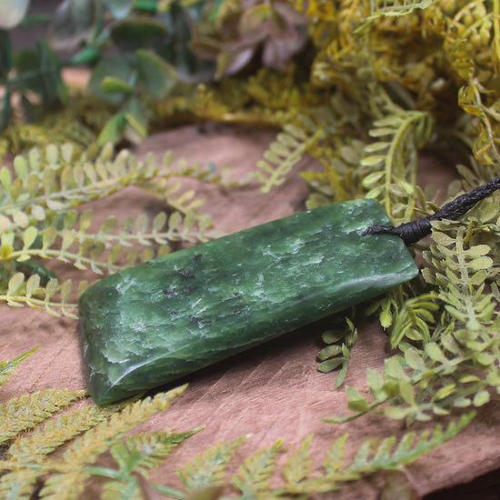Hapopo Pounamu Toki - NZ Greenstone