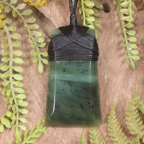 Hapopo Pounamu Toki - NZ Greenstone