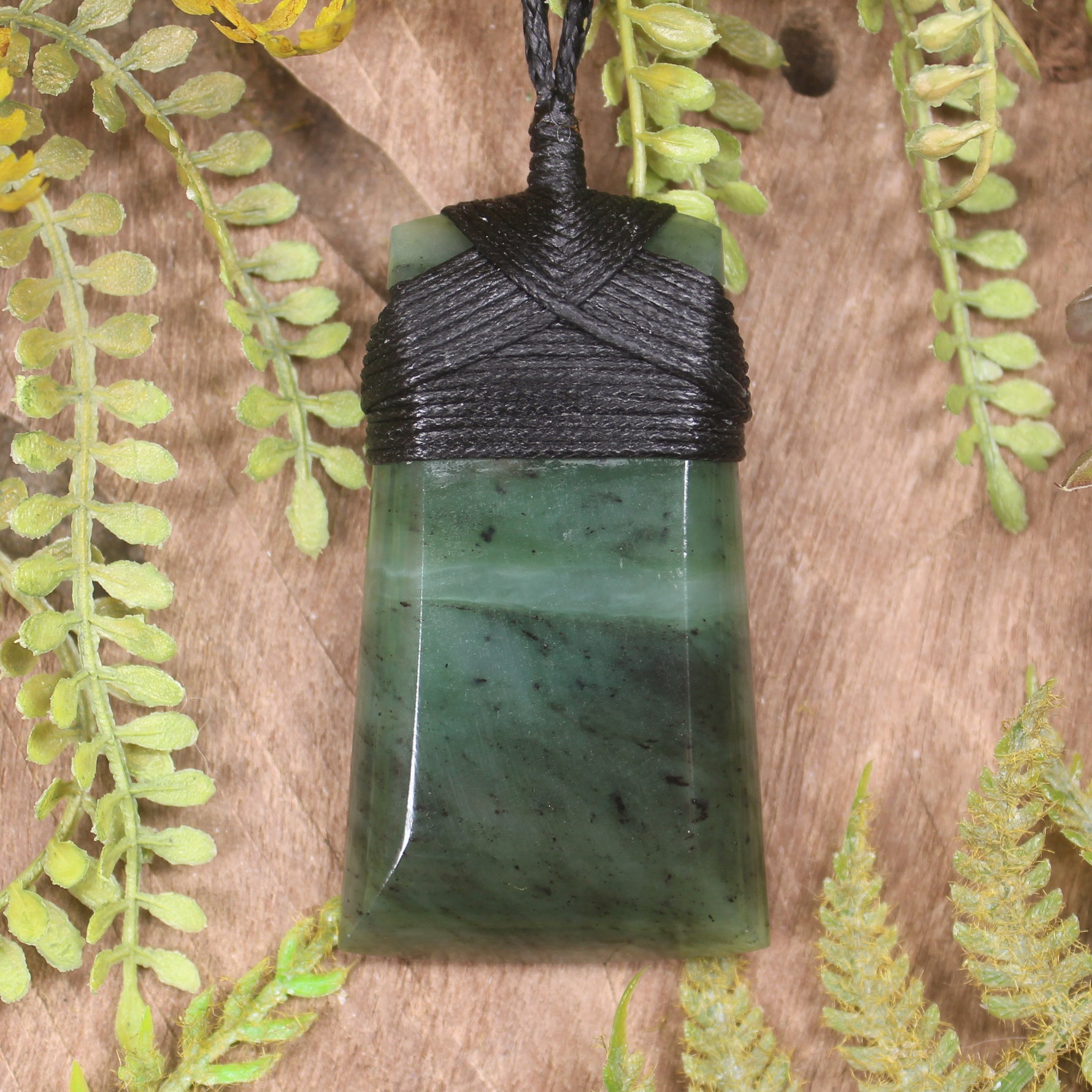 Hapopo Pounamu Toki - NZ Greenstone