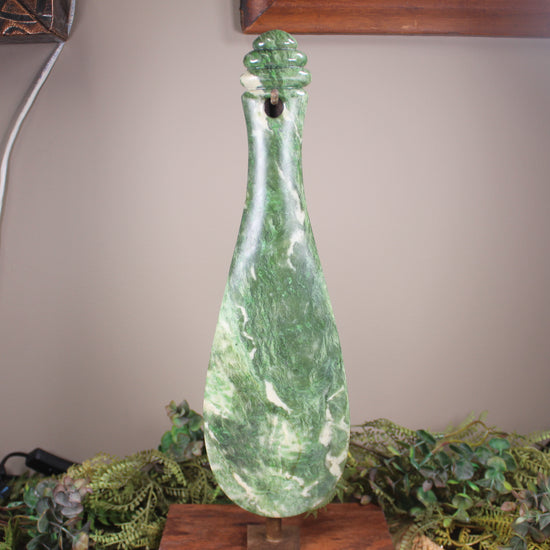 Hapopo Pounamu Mere with Stand - NZ Greenstone