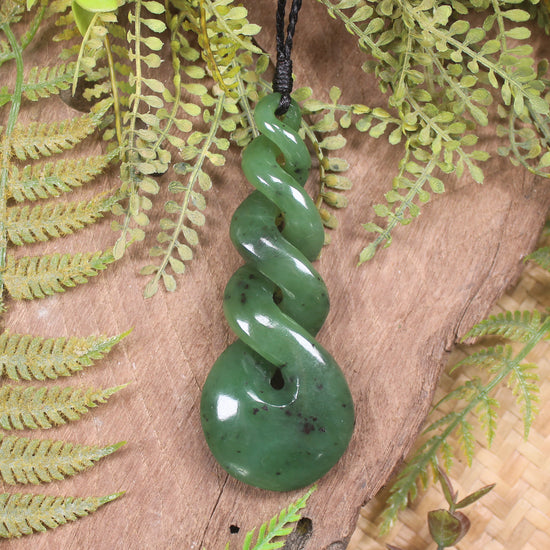 Twist or Pikorua carved from Hapopo Pounamu - NZ Greenstone