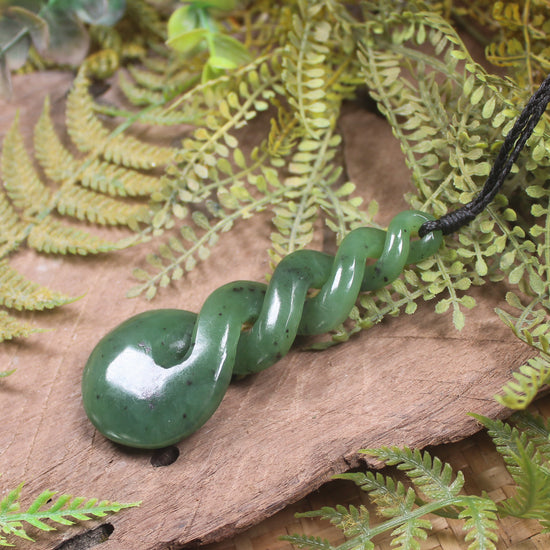 Twist or Pikorua carved from Hapopo Pounamu - NZ Greenstone