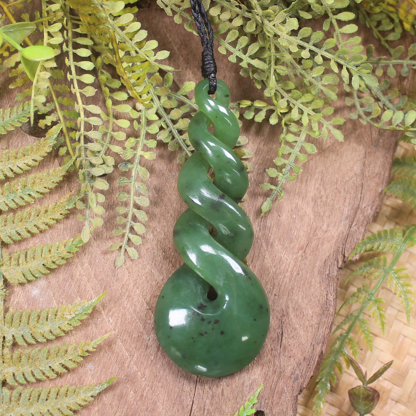Twist or Pikorua carved from Hapopo Pounamu - NZ Greenstone