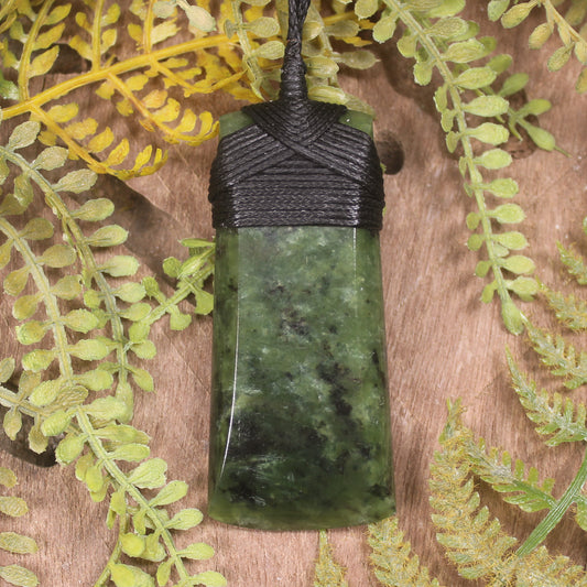 Rimu Pounamu Toki Pendant - NZ Greenstone