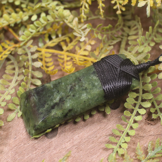 Rimu Pounamu Toki Pendant - NZ Greenstone