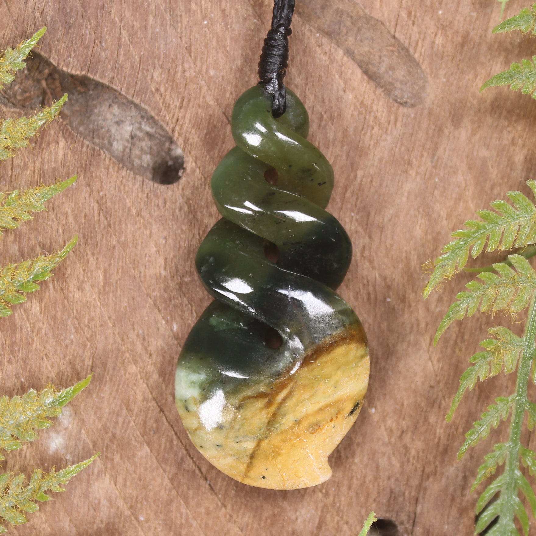 Twist or Pikorua carved from Flower Jade Pounamu - NZ Greenstone