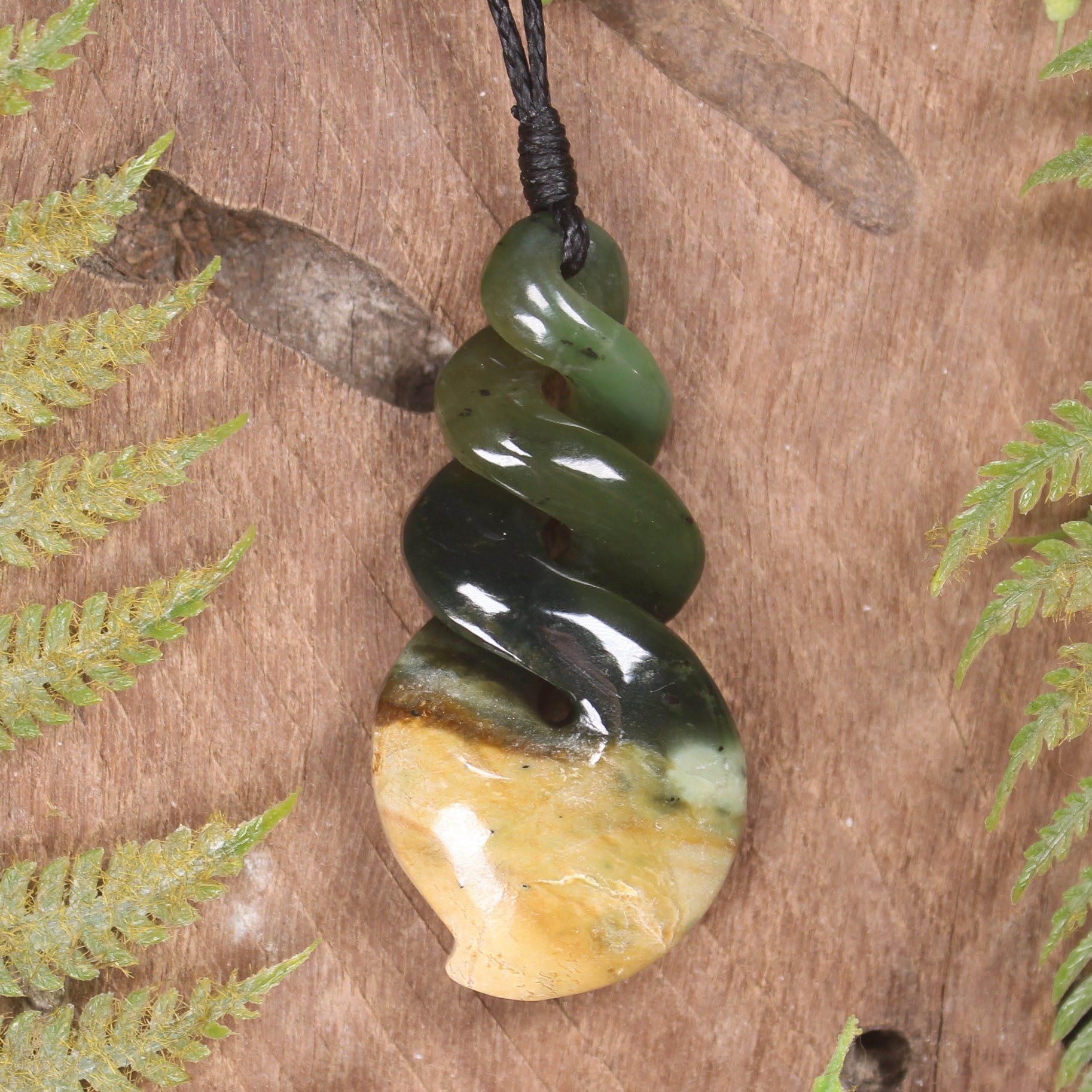Twist or Pikorua carved from Flower Jade Pounamu - NZ Greenstone